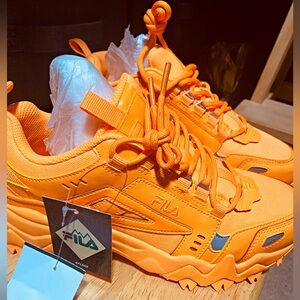 Fila Women’s Vibrant Orange Sneakers sz9